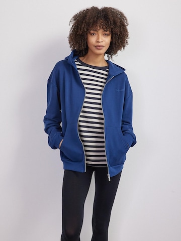 BEARTH Zip-Up Hoodie in Blue: front