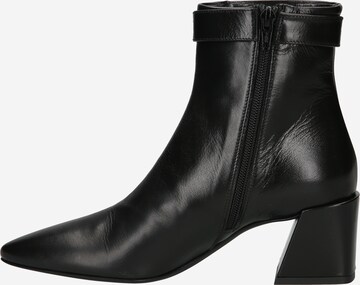 FURLA Ankle Boots in Schwarz