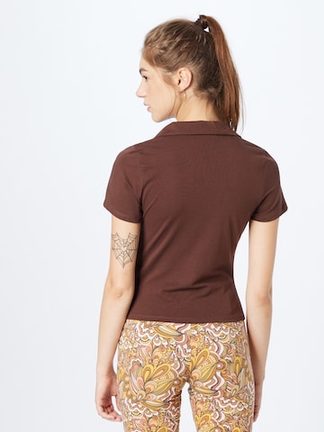 Monki - Camiseta en marrón