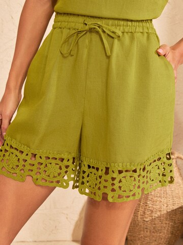 love & roses Regular Shorts in Grün