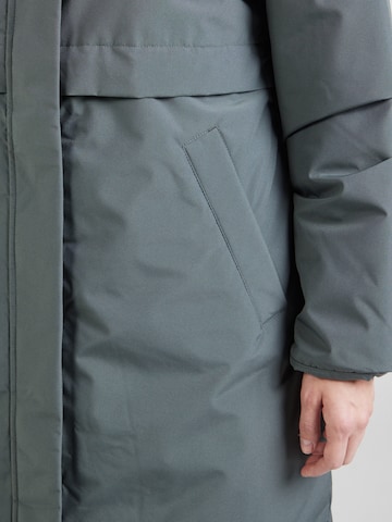 Parka de iarnă de la mazine pe verde