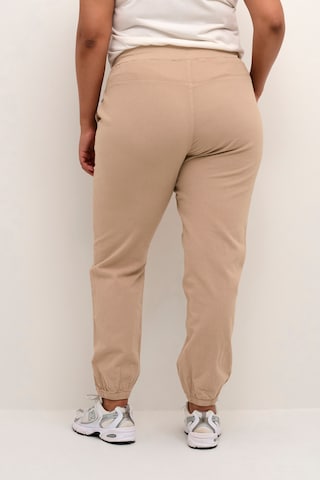 Loosefit Pantalon 'Nana' KAFFE CURVE en beige