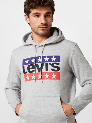 LEVI'S ® Collegepaita 'LSE_T3 GRAPHIC HOODIE GREYS' värissä harmaa