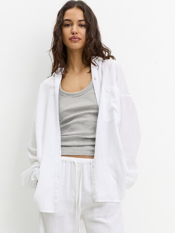 Pull&Bear Blouse in White: front