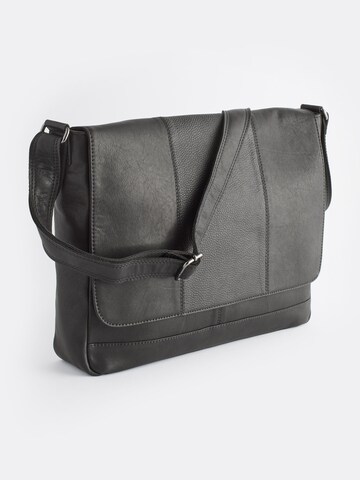 Messenger de la Next pe negru