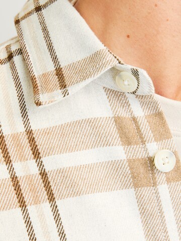 Fit confort Chemise 'JPRRaymond' JACK & JONES en blanc