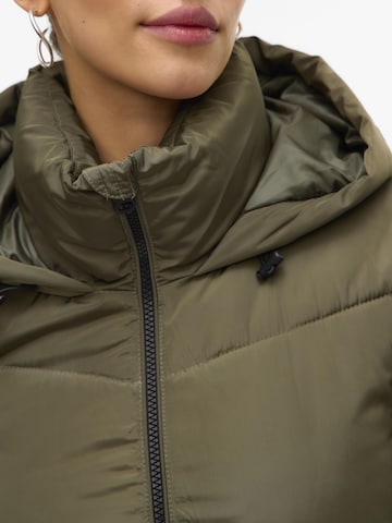 Veste d’hiver 'HALSEY' VERO MODA en vert
