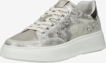 Baskets basses Nero Giardini en beige : devant