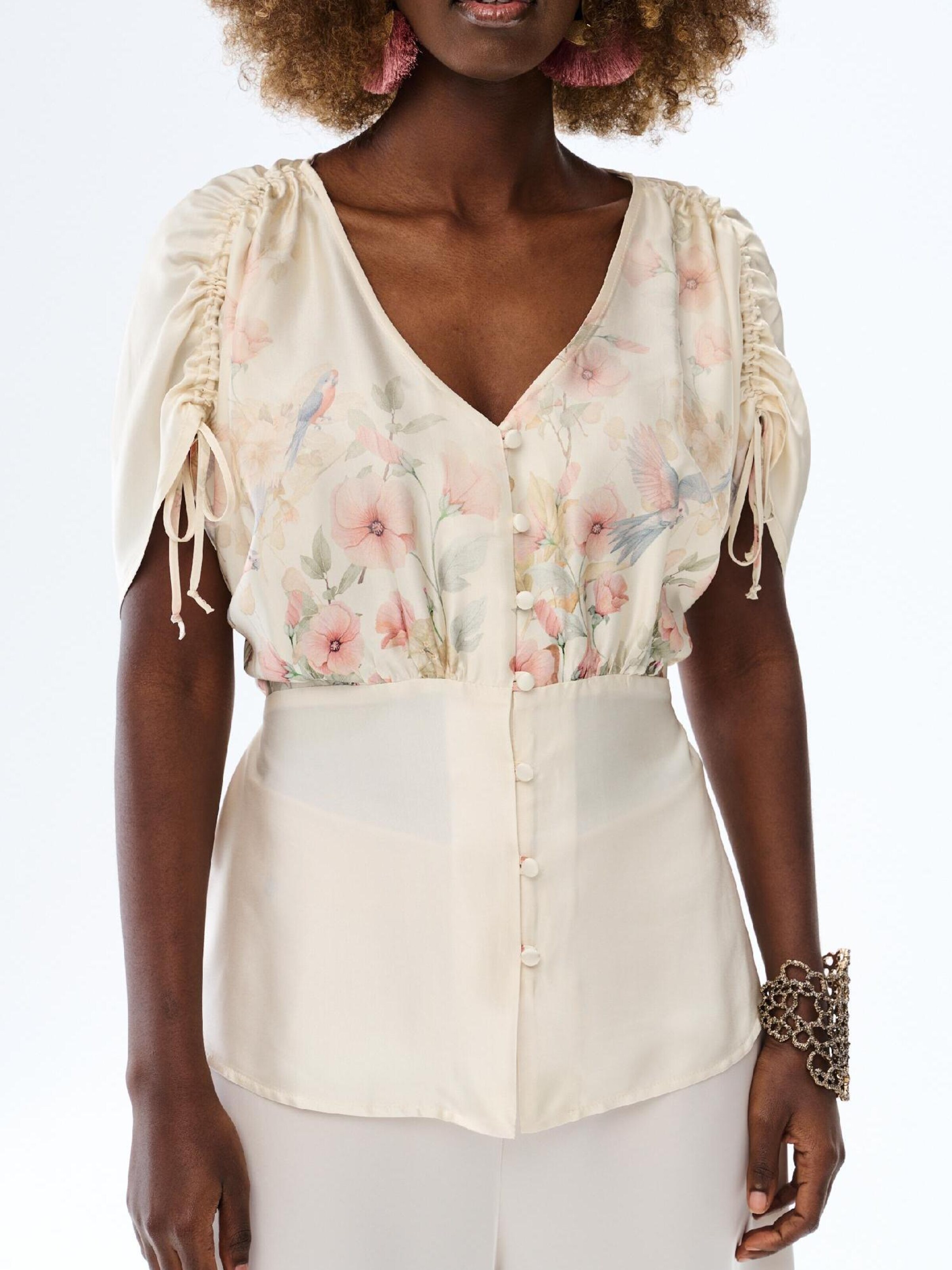Blue Shadow Blouse 'Molli' in Beige: front