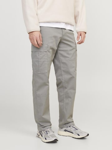 JACK & JONES Loose fit Cargo Pants in Grey: front