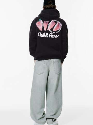 Sweat-shirt 'STWD' Pull&Bear en noir : devant