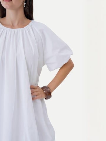 Abito ' Hezel ' di TEESHOPPEN in bianco
