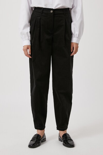 Finn Flare Stoffhose in schwarz, Modelansicht