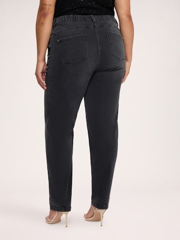 Fiorella Rubino Regular Jeans in Zwart