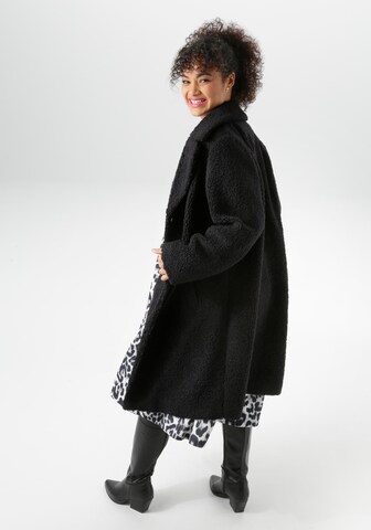 Aniston Mantel in Schwarz