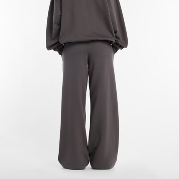 new balance Wide leg Pants in Black