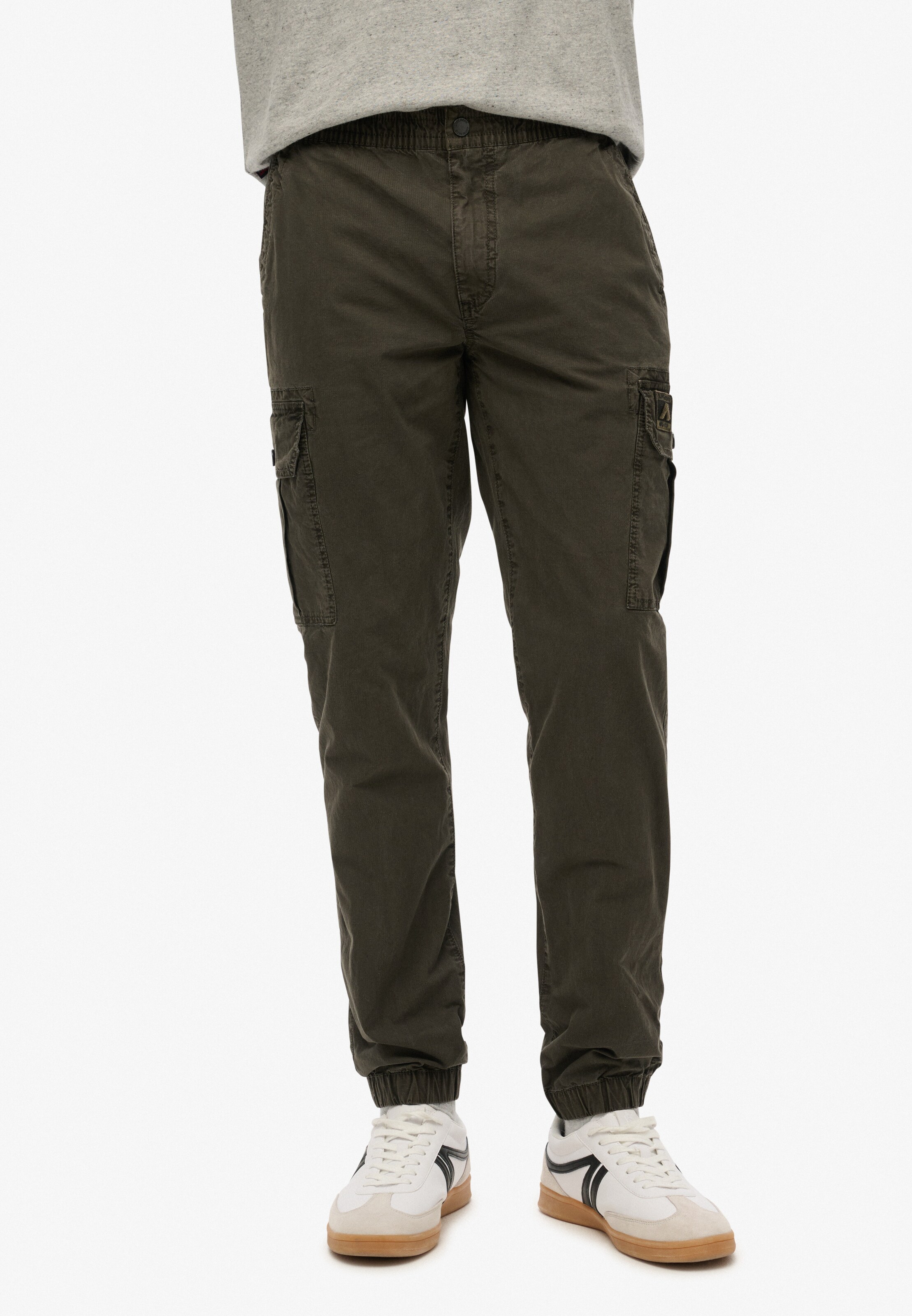 Superdry Tapered Cargobroek in Groen