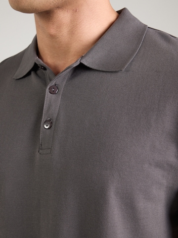 T-Shirt 'Robin' ABOUT YOU en marron