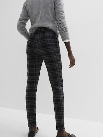 Slimfit Pantaloni di bonprix in nero