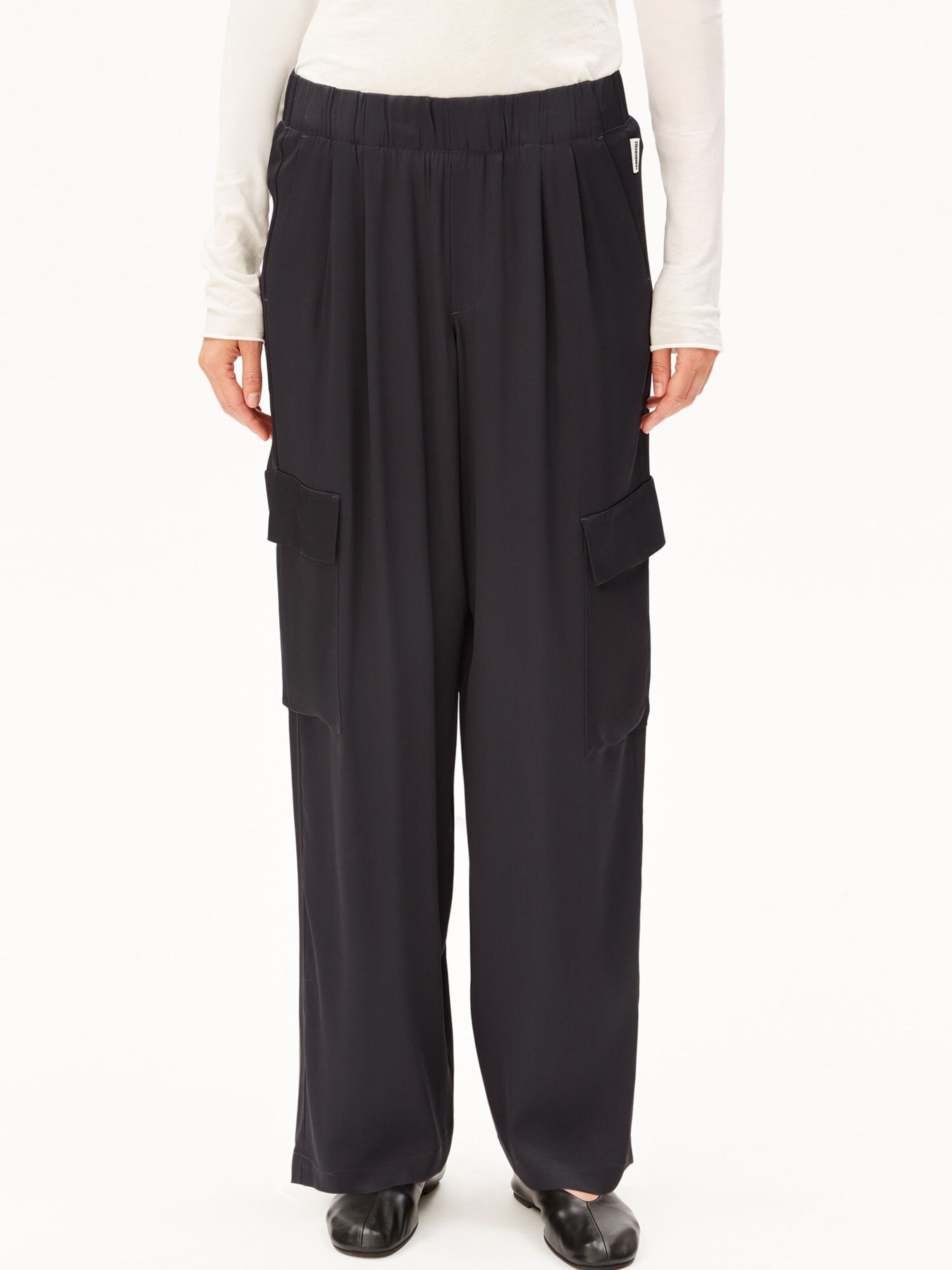 ARMEDANGELS Loosefit Hose SATIN PULL ON in Grau: Vorderseite