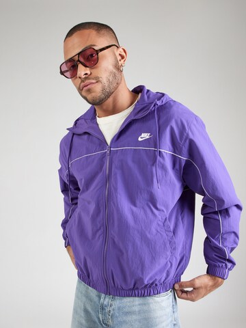 Nike Sportswear Демисезонная куртка 'CLUB ATHLETE' в Лиловый: спереди