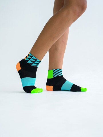 INCYLENCE Athletic Socks in Black