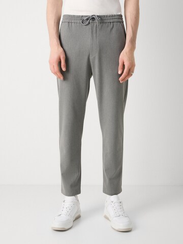 Les Deux Regular Pants in Grey: front