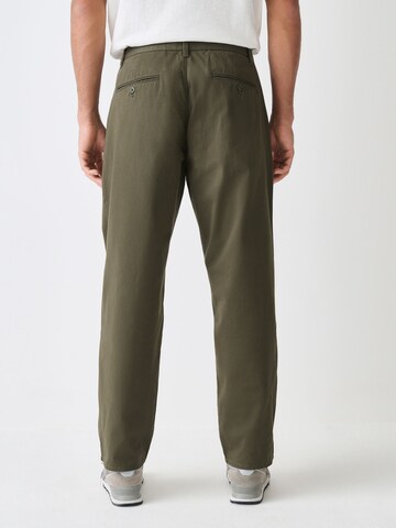 Next Ohlapna forma Chino hlače | zelena barva