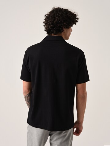 Antioch Regular fit Button Up Shirt in Black