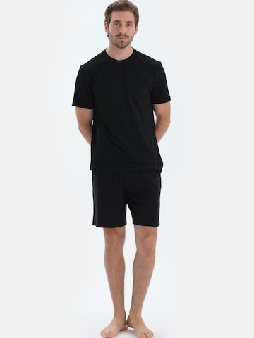 Dagi Pyjamas kort i sort: forside