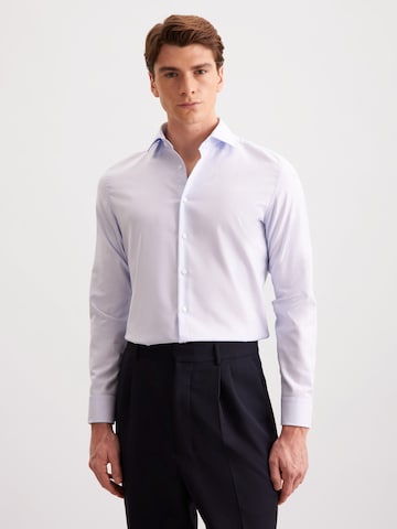 Coupe slim Chemise business 'Schwarze Rose' SEIDENSTICKER en bleu : devant
