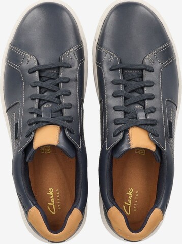 CLARKS Sneaker in Blau