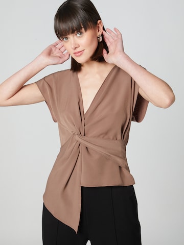 Guido Maria Kretschmer Women Blouse 'Felicia' in Brown: front