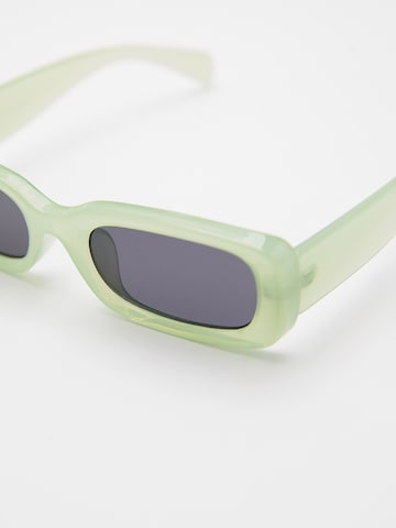 Lunettes de soleil Pull&Bear en vert