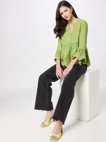 Emily Van Den Bergh - Blusa em verde