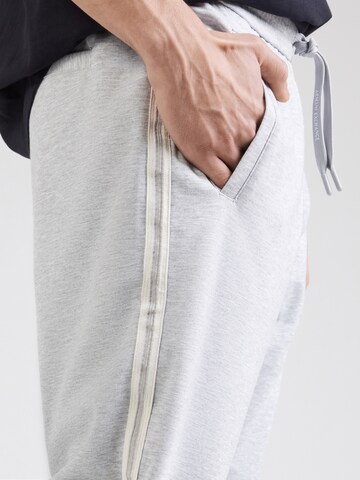 ARMANI EXCHANGE Tapered Broek in Grijs