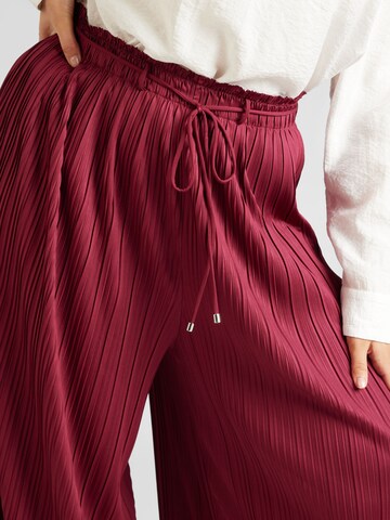 ABOUT YOU Curvy - Pierna ancha Pantalón 'Letizia' en rojo