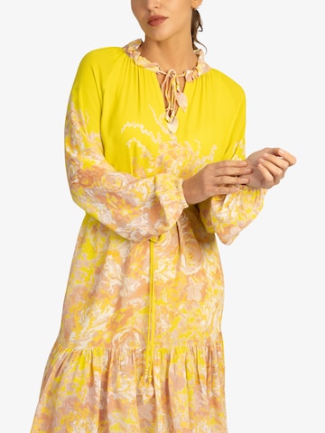 APART Kleid in Gelb