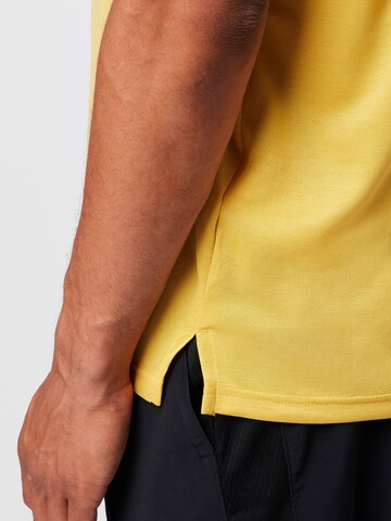 NIKE - Camisa funcionais 'Superset Energy' em amarelo