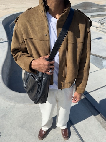 Bershka Преходно яке в бежово