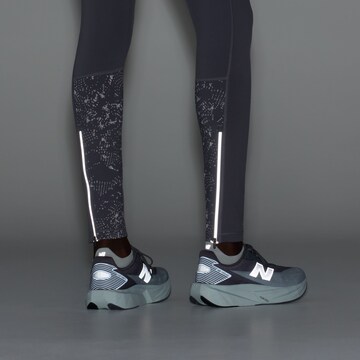 new balance Slimfit Sportbroek 'Reflective RC Heat Tight 28"' in Grijs