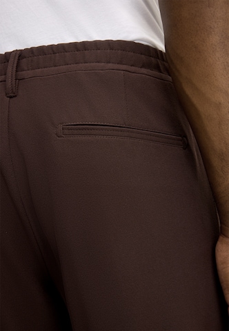 STRELLSON Regular Trousers in Brown