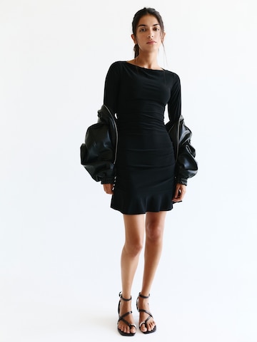 Pull&Bear Sukienka w kolorze czarny
