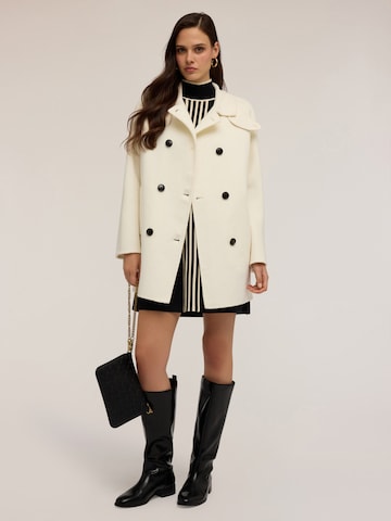 Cappotto invernale di MOTIVI in bianco