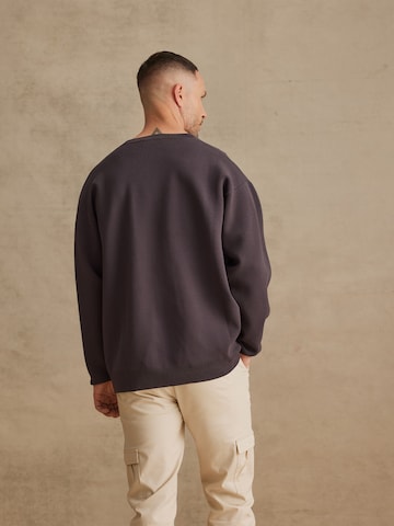 DAN FOX APPAREL Sweater 'Timur' in Grey
