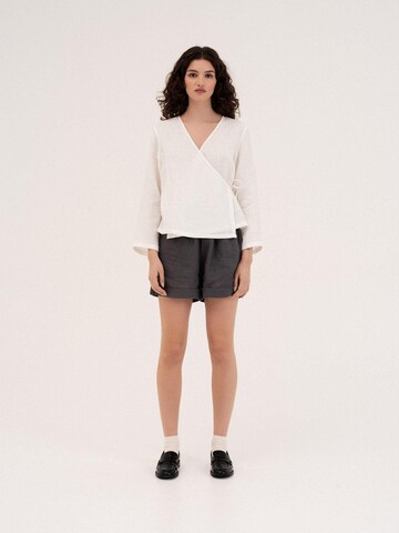 Loosefit Pantaloni 'Mia' di AmourLinen in grigio