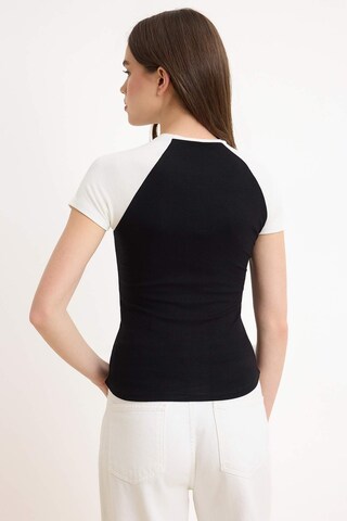 Trendyol Shirt in Black