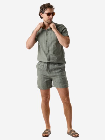 Seaside Regular Trousers in Green