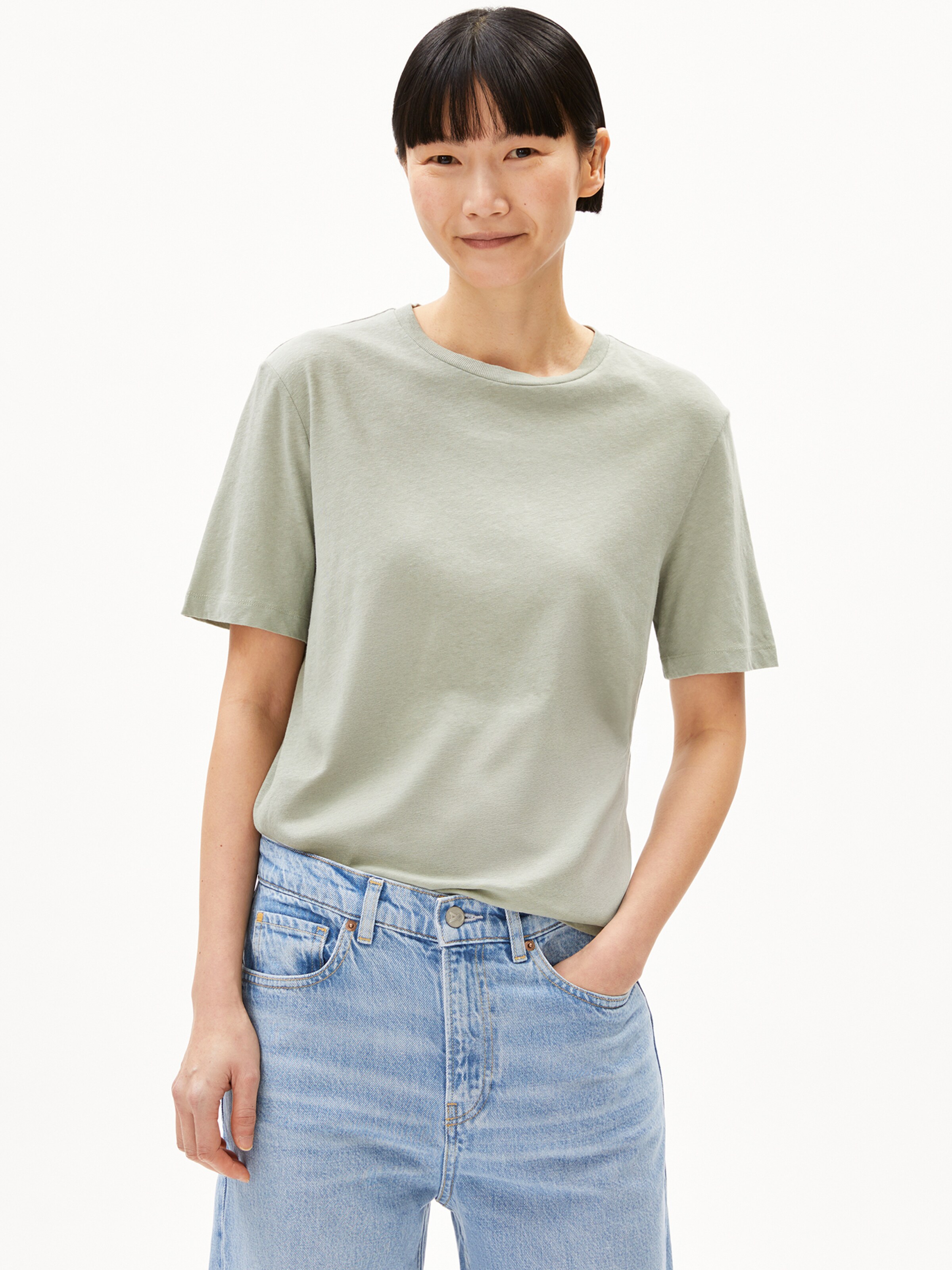 T-shirt ARMEDANGELS en vert : devant