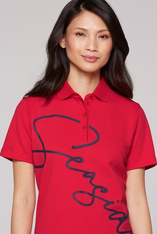 Soccx Pikee-Poloshirt mit Wording Print in Rot